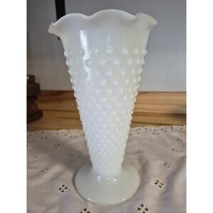 VINTAGE ANCHOR HOCKING MILK WHITE HOBNAIL GLASS VASE W/SCALLOPED EDGE